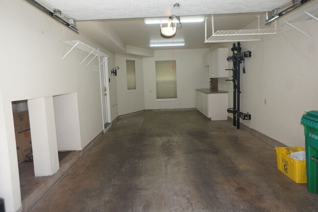Building Photo - Beautiful 2 bedroom Belmont Condo. 3 Stories, 1 car garage, open floor plan, a/c. Amazing unit!