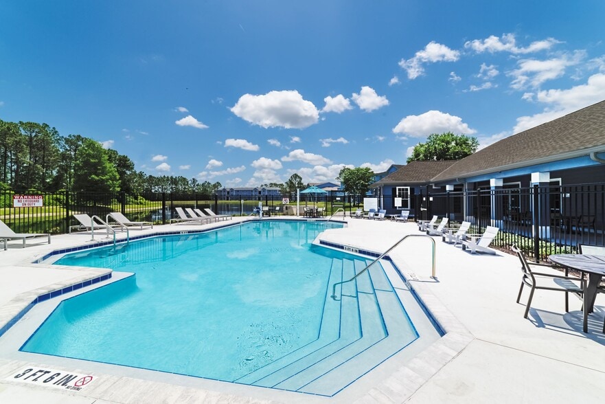 Primary Photo - Oaks at St. John