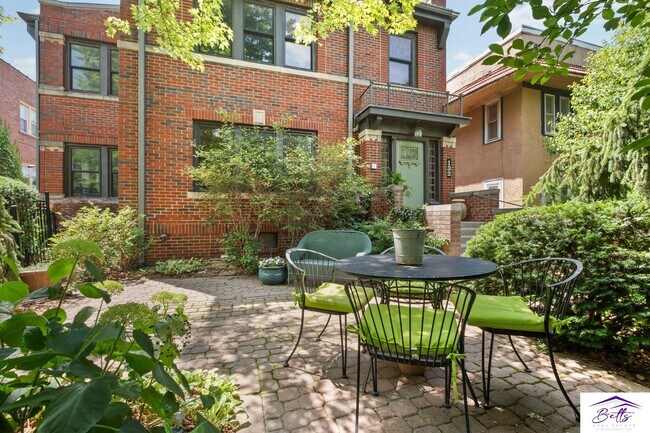 Building Photo - 132N33RD