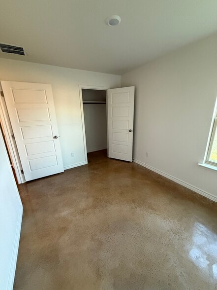 bedroom 2 - 1165 Lindsey Dr