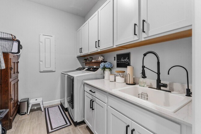 Building Photo - 981 Castaway Ct