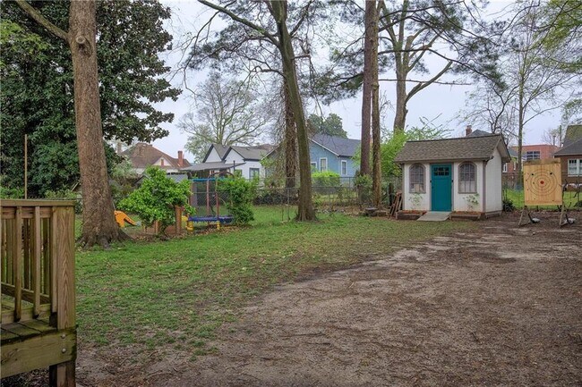 Building Photo - 1130 Larosa Terrace SW