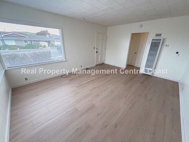 Building Photo - AVAILABLE MAY - 3 Bed / 2 Bath Cayucos Home