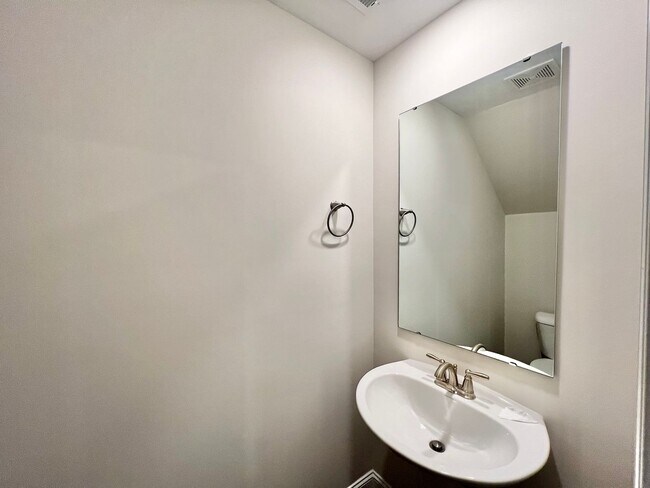 Building Photo - Stunning 3BD, 3BA End Unit Raleigh Townhome on a Corner Lot with High End Features in an HOA Comm...