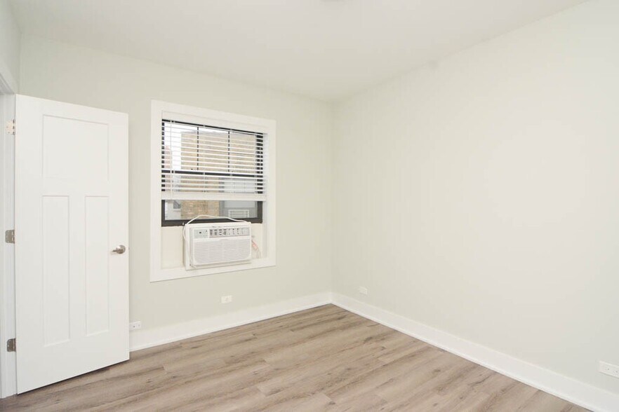 Building Photo - 725 St Johns Ave