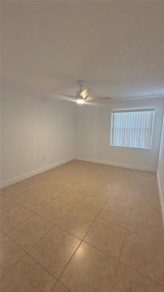 Building Photo - 873 Crystal Lake Dr