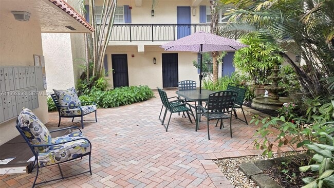 Building Photo - 650 Tennis Club Dr