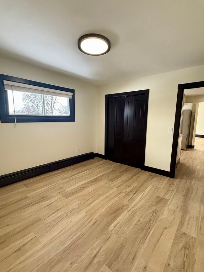 Building Photo - 1115 E Algonquin Rd