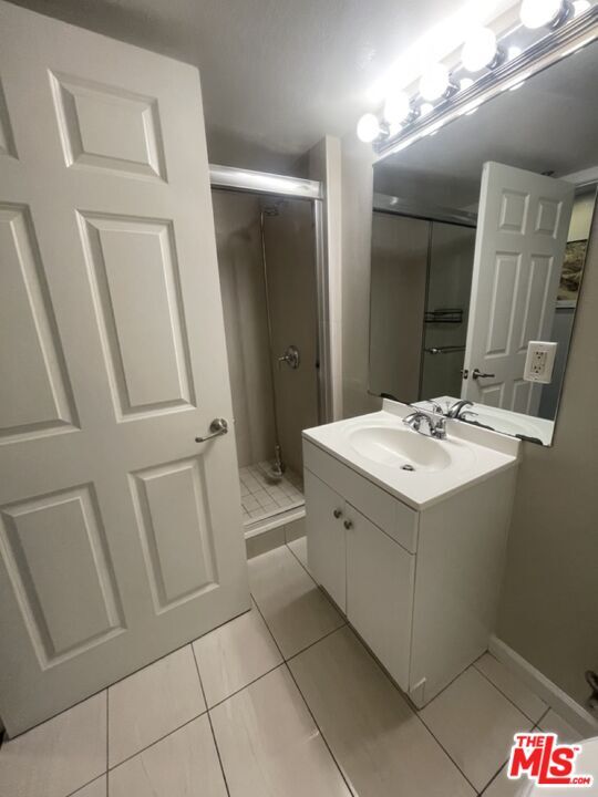 Building Photo - 909 S Gramercy Pl