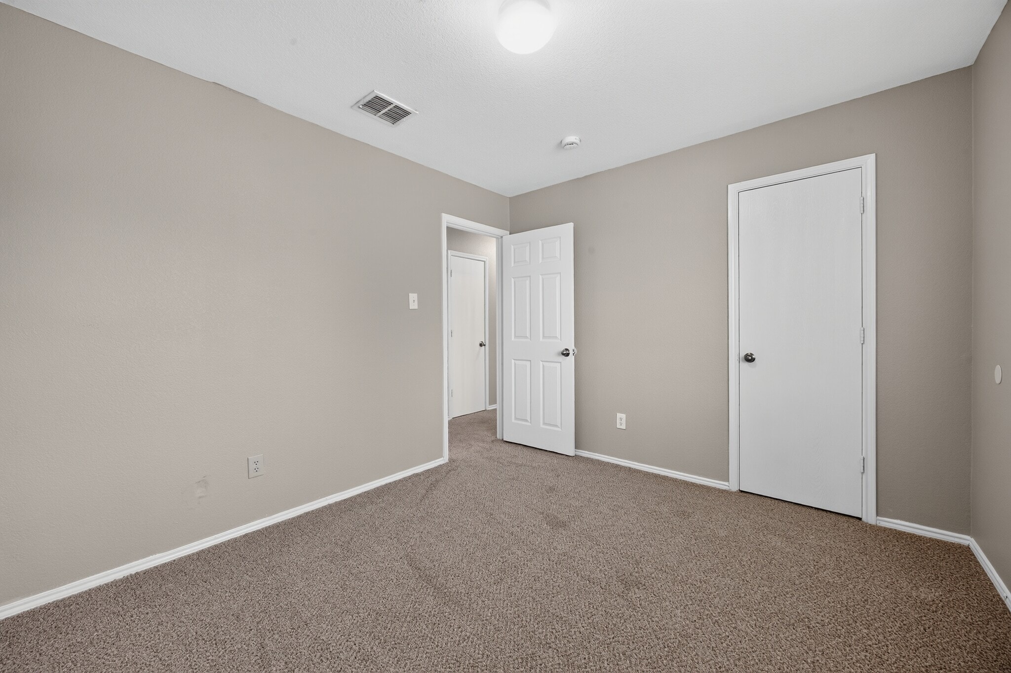 Building Photo - 1432 Oak Hollow Ln