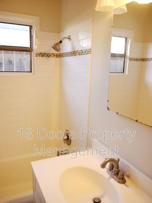 Building Photo - 4556 55th St