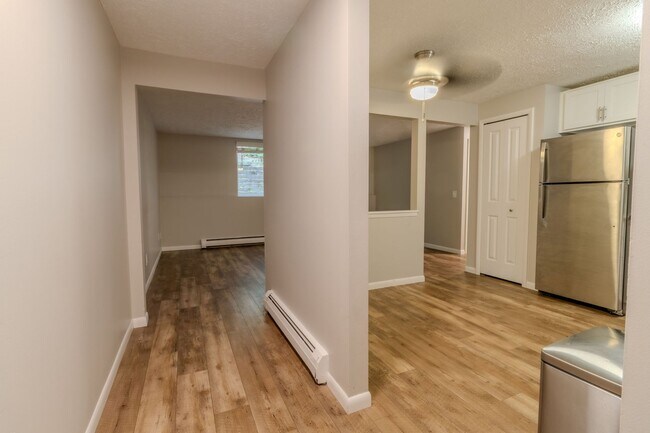 Building Photo - Spacious Dream Apartment — Right Where You...
