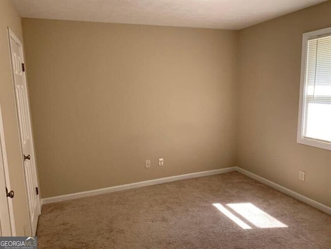 Building Photo - 768 Emerald Forest Cir SW