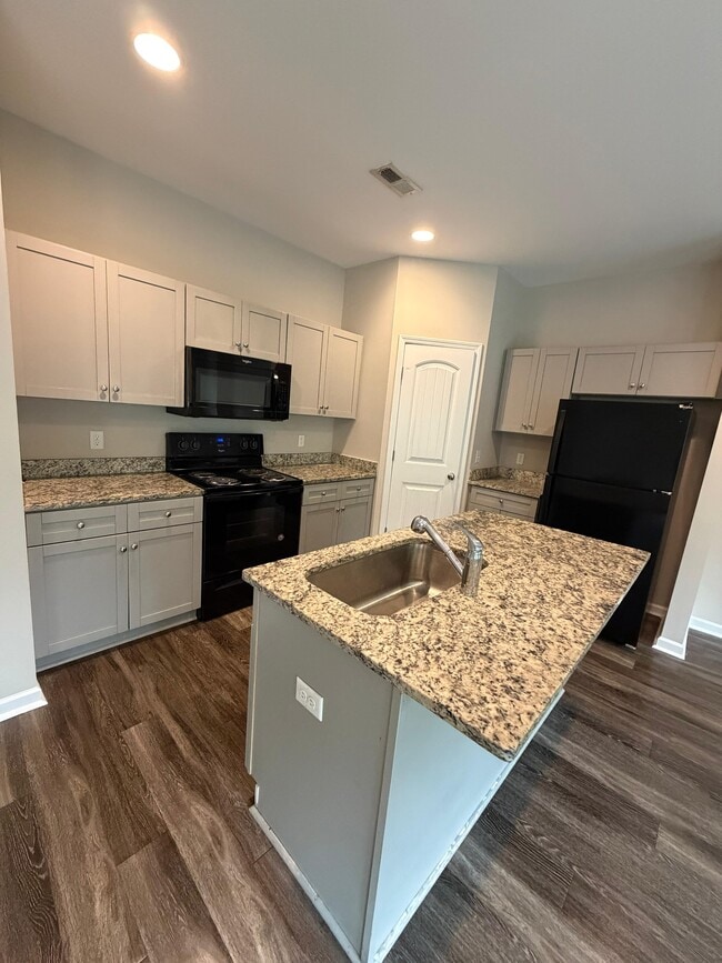 Building Photo - 654 Pippin Dr