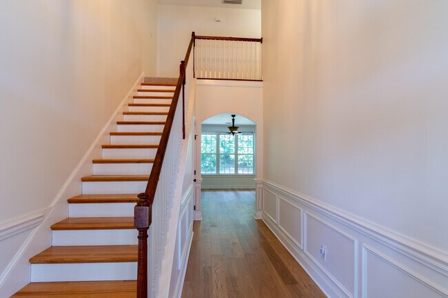 Building Photo - 2053 Dundee Way