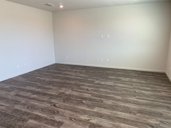 Building Photo - Brand new house ready to be called home