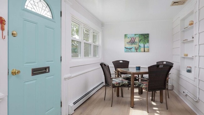 Building Photo - 1233 Oakwood Rd