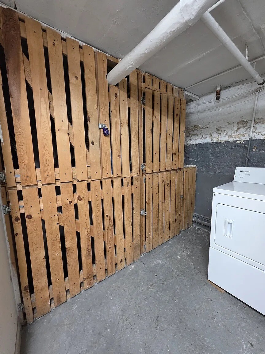 Additional Storage - 4831 W Roscoe St