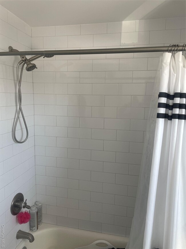 Building Photo - 7 Anawanda Rd