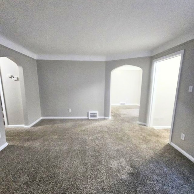 Building Photo - 10803 Roxbury St