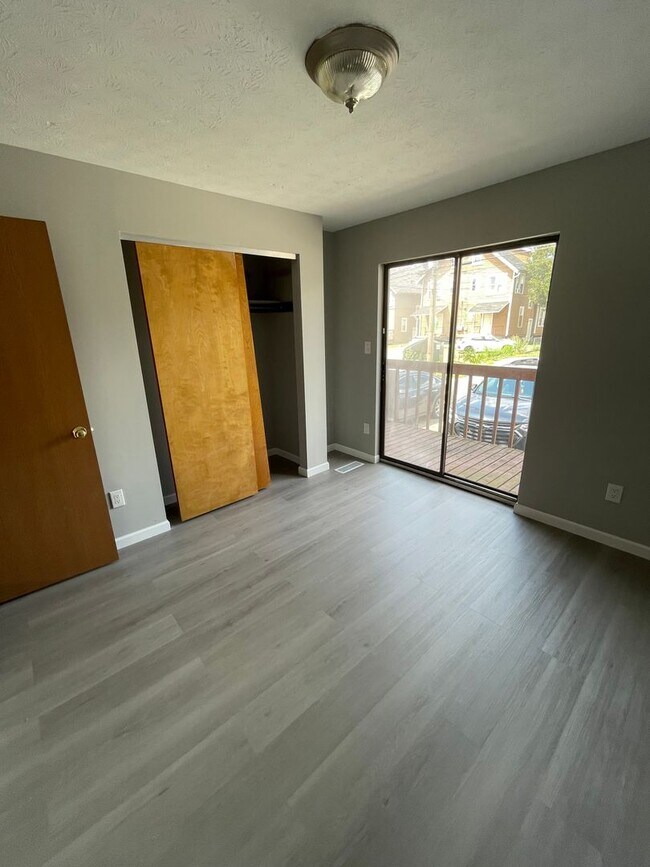 Building Photo - (22) 98-100 Woodruff Avenue