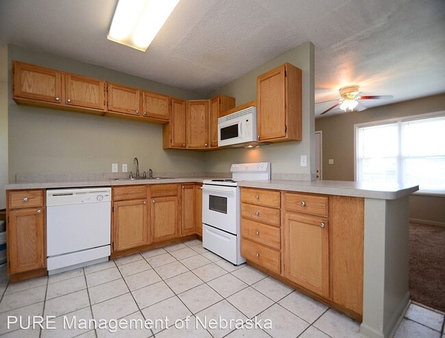 Building Photo - 2 br, 1.5 bath House - 1410 Lindwood Dr