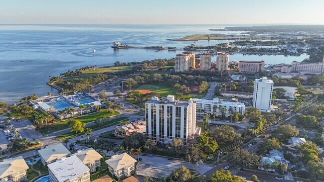 Building Photo - 1234 Beach Dr NE