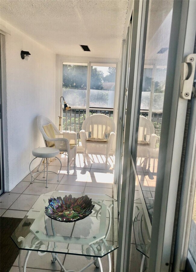 Building Photo - 137 Farnham F