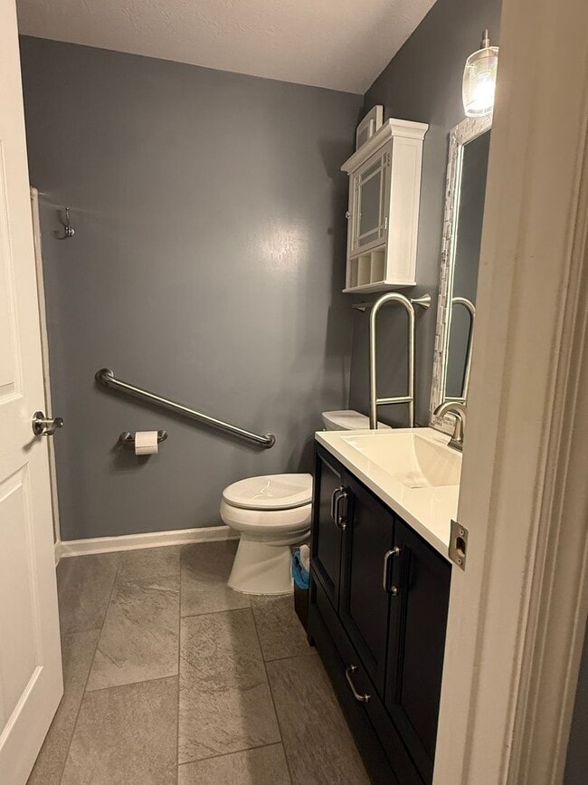 Building Photo - 2 Bedroom in Ivy woods - Ross Township