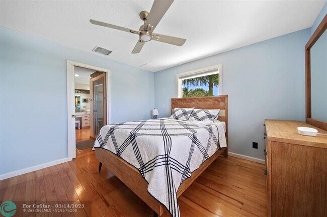 Building Photo - 4255 NE Sunset Dr