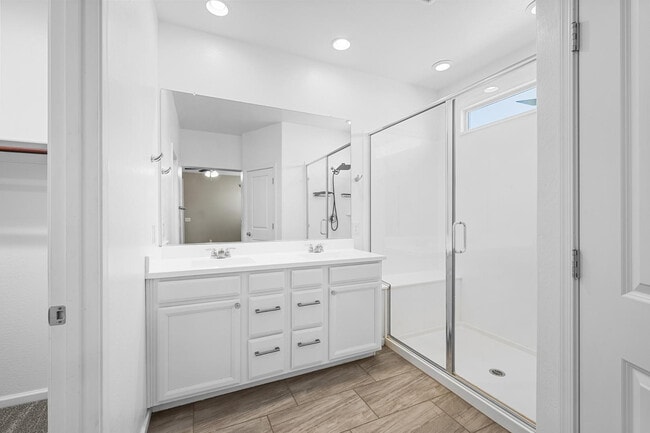 Building Photo - 12406 W Northview Ave