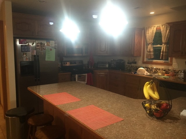 Building Photo - 3 bed 2 bath off Scenic Drive - AVAILABLE ...