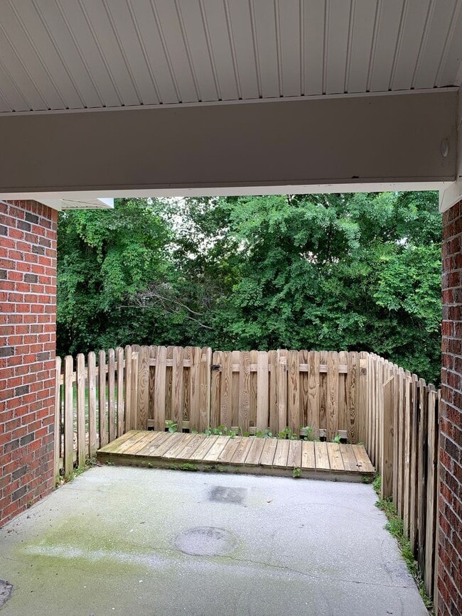 Building Photo - 2 Bedroom 1.5 Bath Townhome in Pleasant Gr...