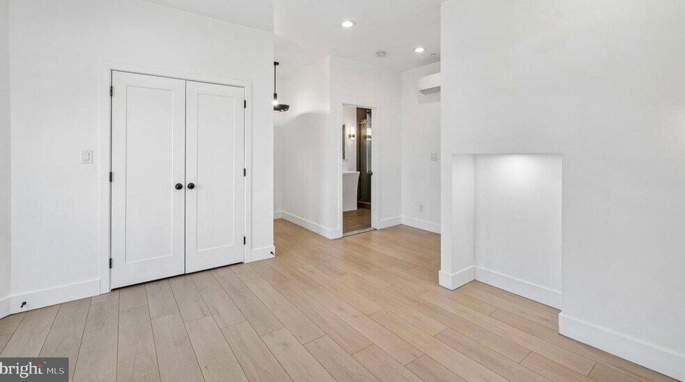 Building Photo - 633 N 64th St