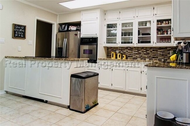 Building Photo - MUST SEE Beautiful Home in North Arlington...