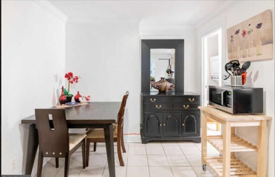 Building Photo - 1835 Mintwood Pl NW