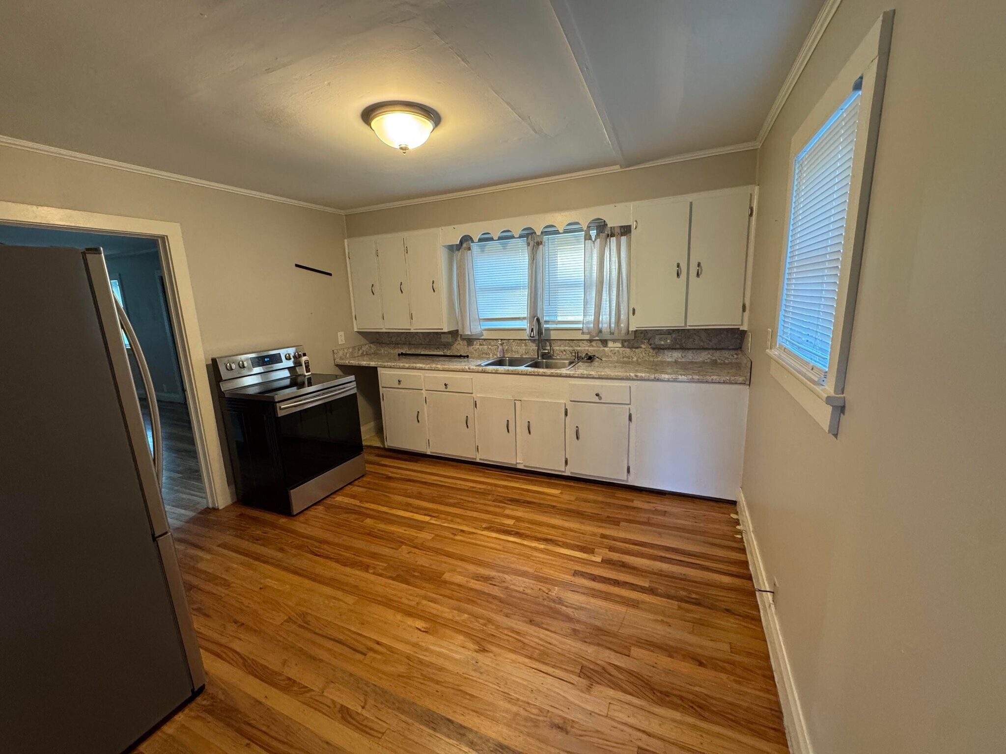 Building Photo - 116 Stewart St