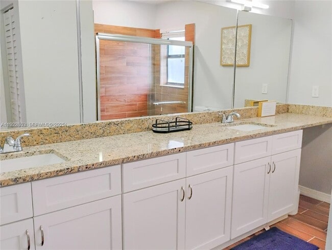 Building Photo - 6043 Sunberry Cir