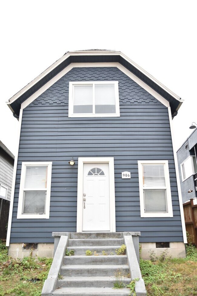 Building Photo - 906 S J St