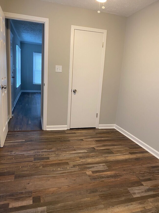 Building Photo - Quiet Country Living on 1 Acre in Murfreesboro! - 3br 2ba