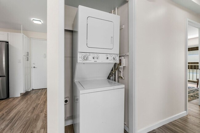 Building Photo - Coty Tower 703