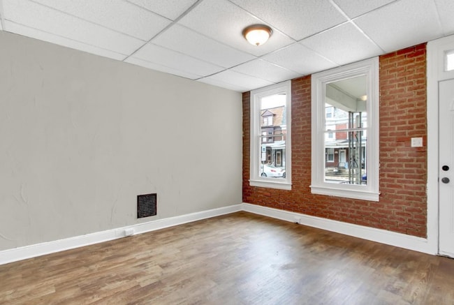 Building Photo - Spacious 4 Bedroom, 1 Bath Home in York, Pa!