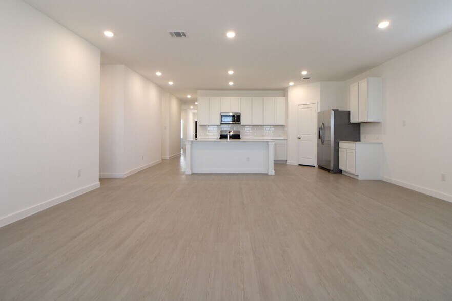 Building Photo - 5128 McKittrick