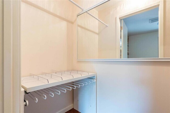 Building Photo - 3302 Catalina Dr