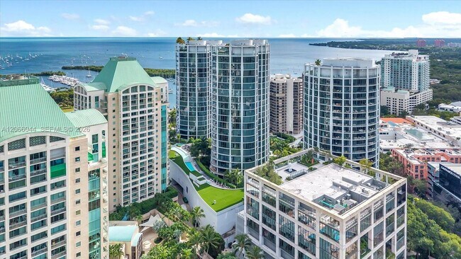 Building Photo - 2821 S Bayshore Dr