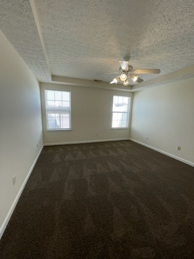 Building Photo - 216 Applewood Ln