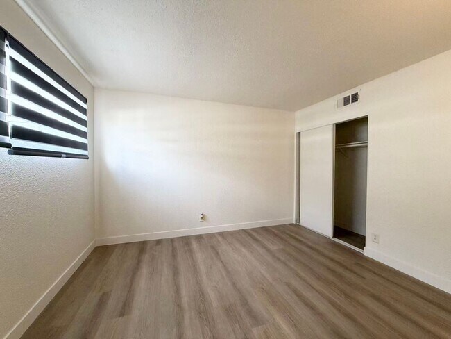 Building Photo - 4517 Alta Dr
