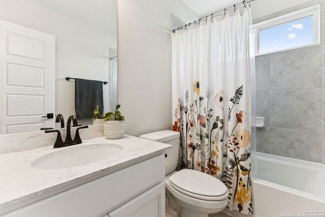 Building Photo - 462 Vamanos