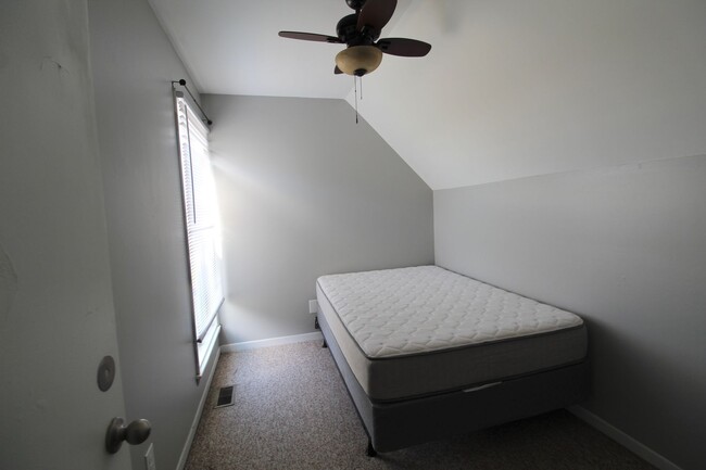 Building Photo - 1342 Hunters Rd