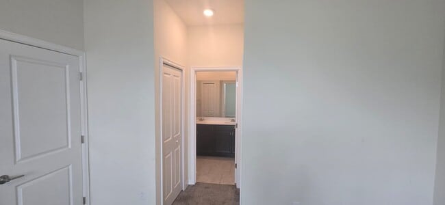 Building Photo - 212 Bergamot Lp